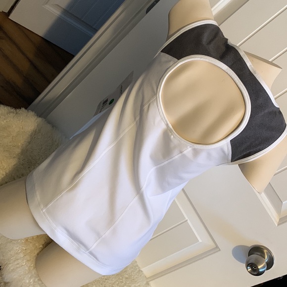 Keyhole back tank - Picture 2 of 3